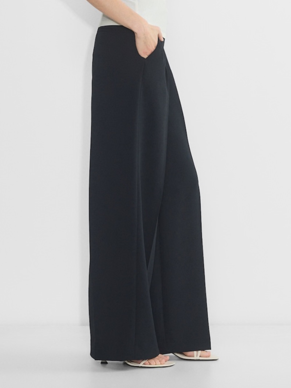Aritzia The Effortless Pant *Wider - Picture 2 of 9